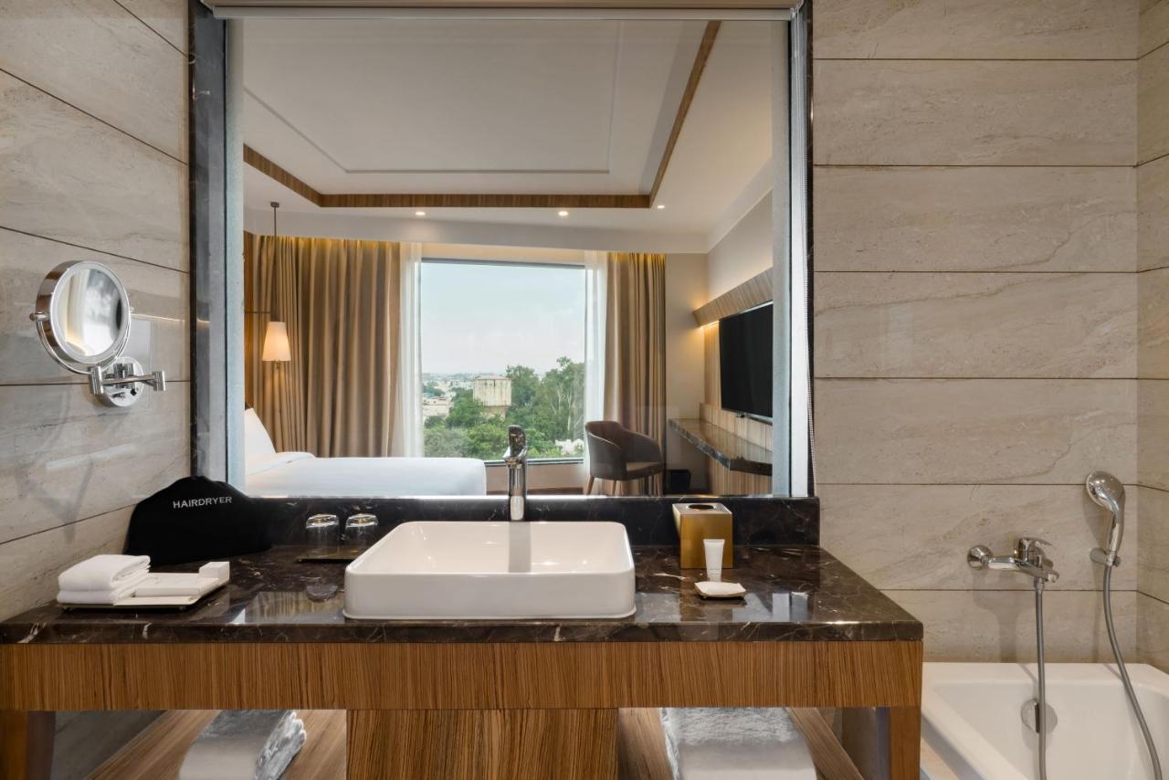 Radisson Bhopal Otel Dış mekan fotoğraf